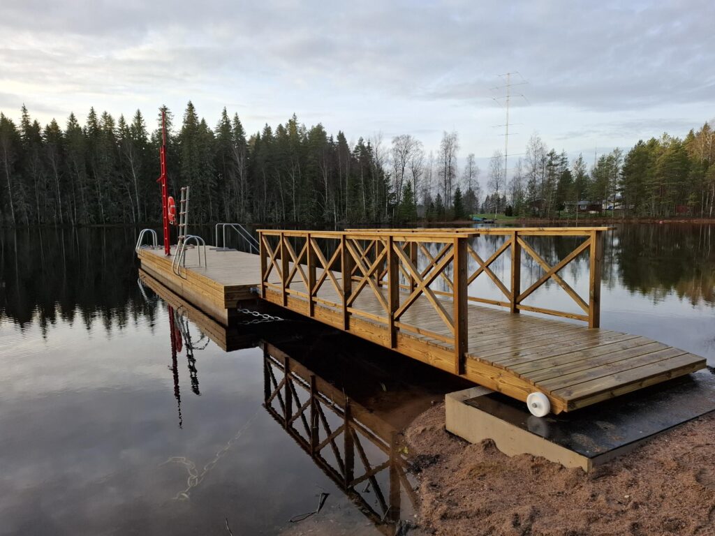 Härjänvatsan uimarannan laituri