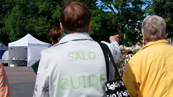 Our qualified and multilingual guides are authorised by the Federation of Finnish Tourist Guide Associations.