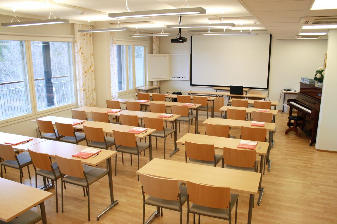 Lehmirannassa on monipuoliset kokoustilat, n. 40 henkilön Järvisali.
