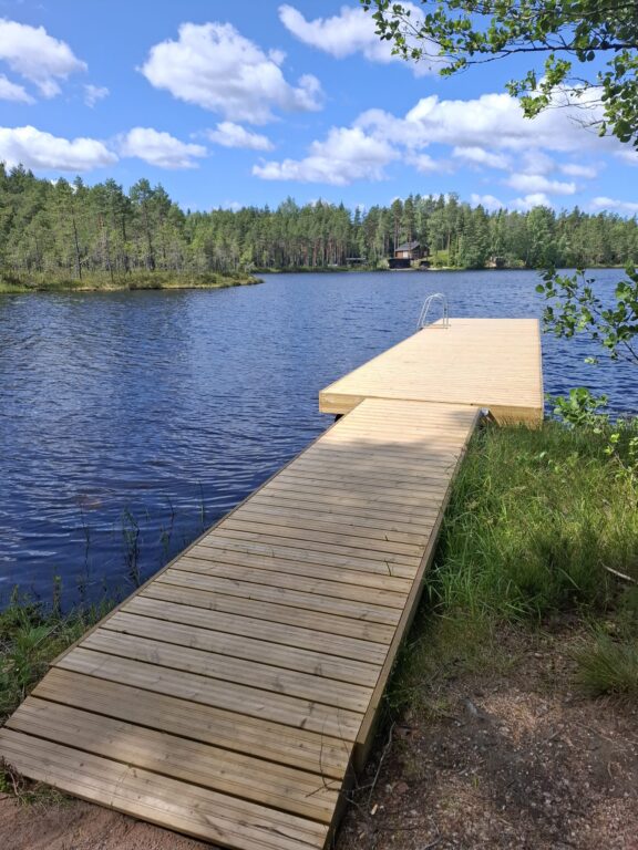Vähäjärven uimapaikan laituri