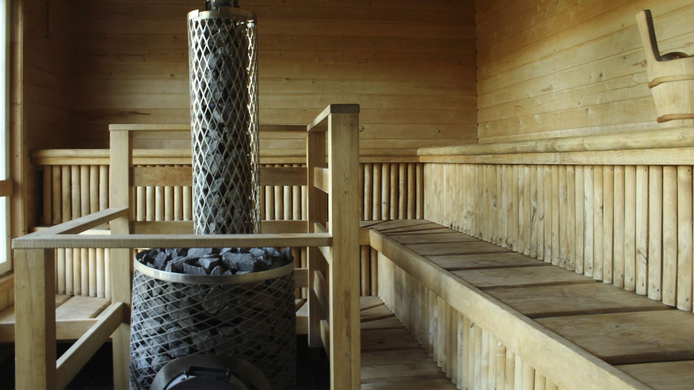 Scenic sauna in Villa Meri accomondates 15 people.