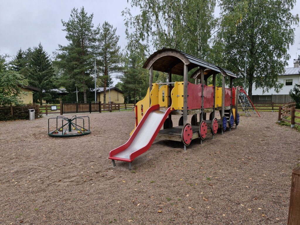 Kiikalan leikkipuiston juna