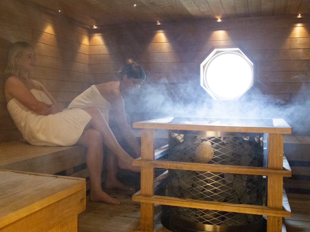 Mathildan Marinan saunaosastolla rentoudut löylyissä ja ulkoporealtaalla.