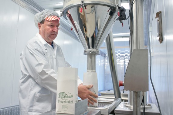 Piapojauhojen pussitus