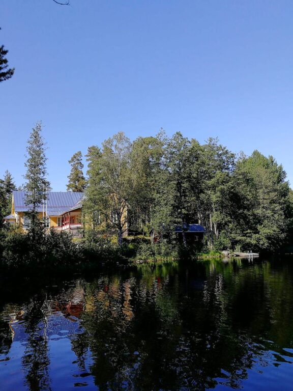 Matilda-talo ja järvi